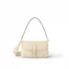 10 Diane M46388