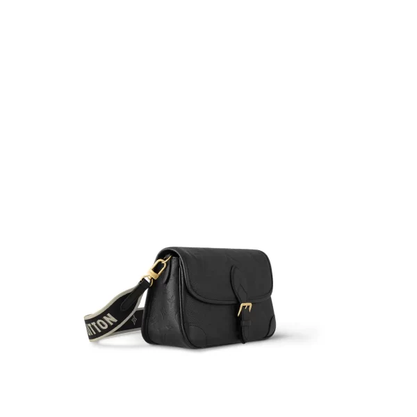 11 Diane M46386