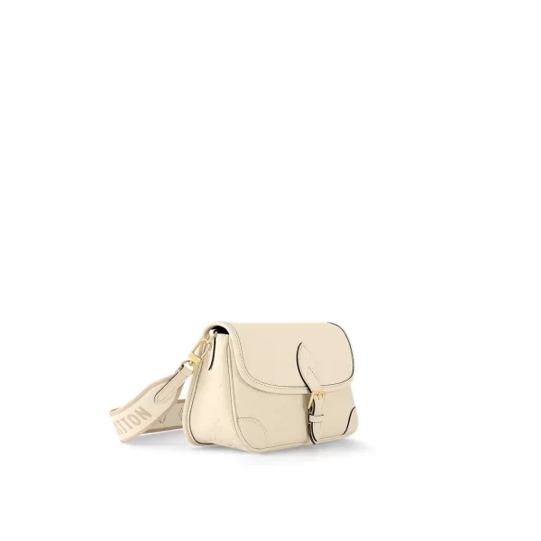 11 Diane M46388