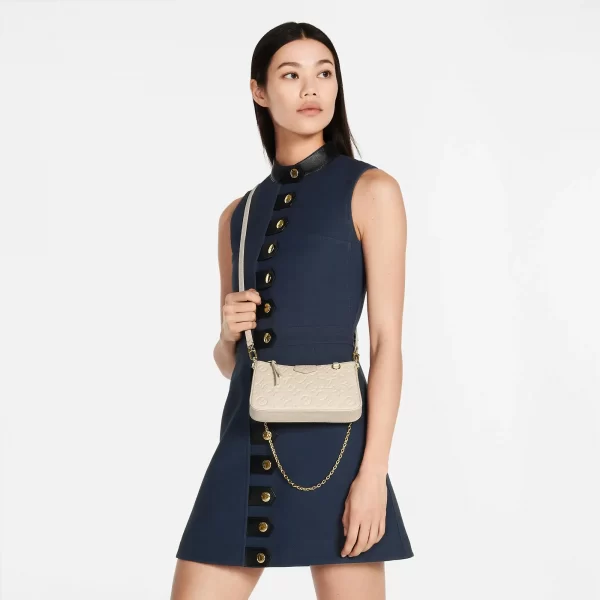 2 asy Pouch On Strap M81066