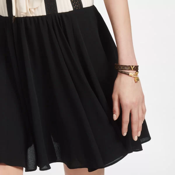 2 Essential V Bracelet M6042F