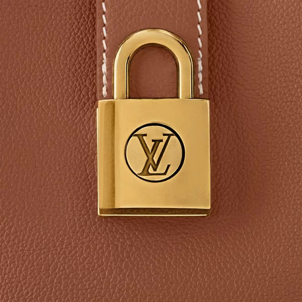 5 Low Key Shoulder Bag M24885