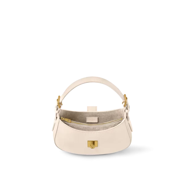 5 Low Key Shoulder Bag M24990