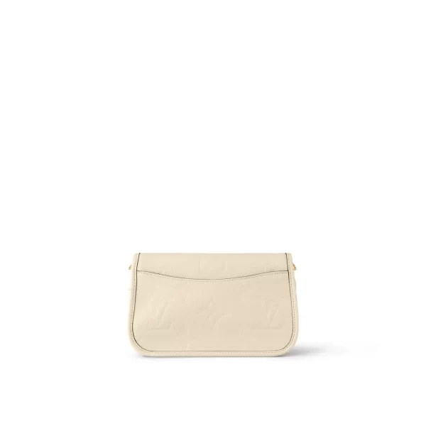 7 Diane M46388