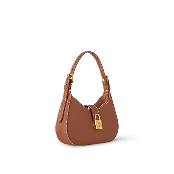 7 Low Key Shoulder Bag M24885