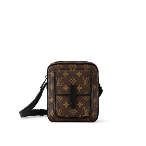 7 Christopher Wearable Wallet M69404