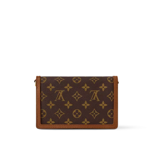 8 Dauphine Chain Wallet M68746