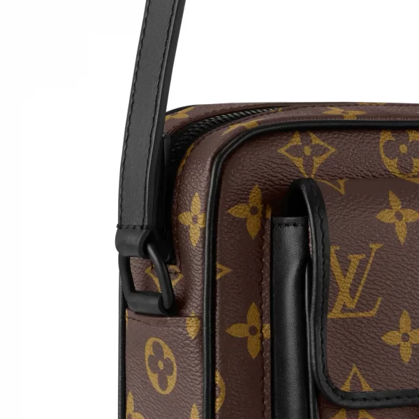 9 Christopher Wearable Wallet M69404